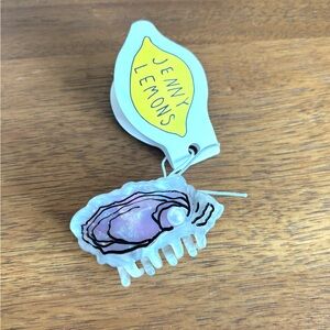 Jenny Lemons Oyster Hair Clip